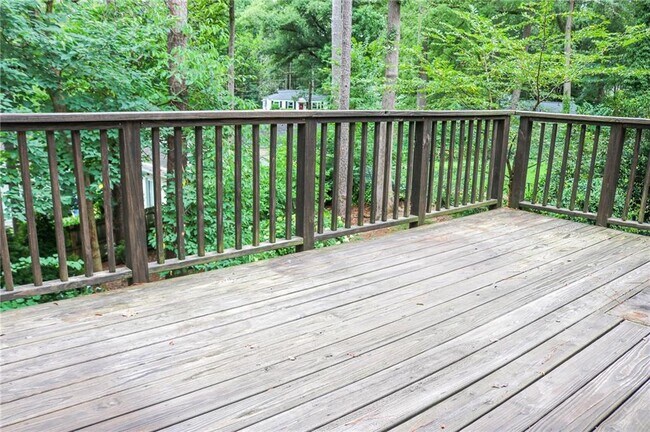 Building Photo - 2305 Vistamont Dr