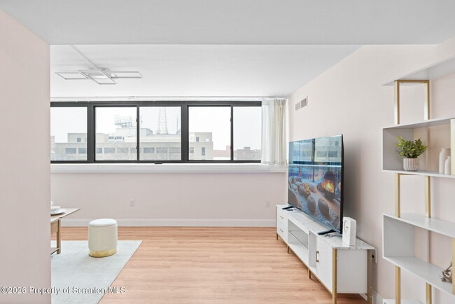 Building Photo - 220 Linden St