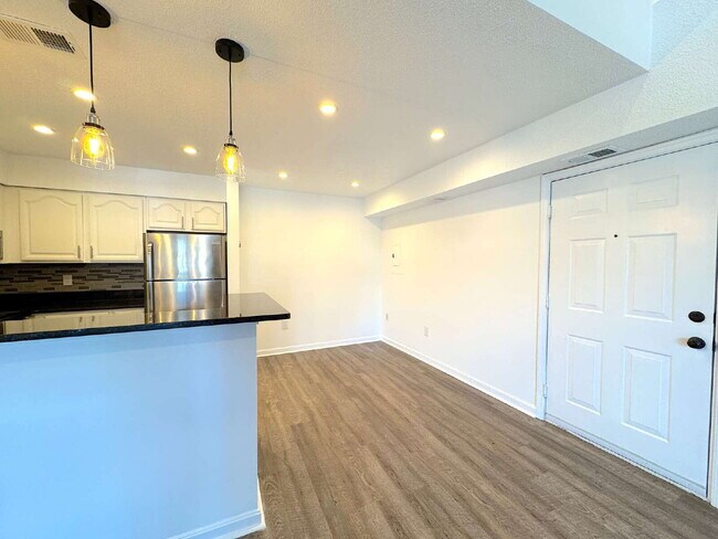 Building Photo - Stunning Top-Floor Penthouse Condo – Loaded with Luxury Upgrades!