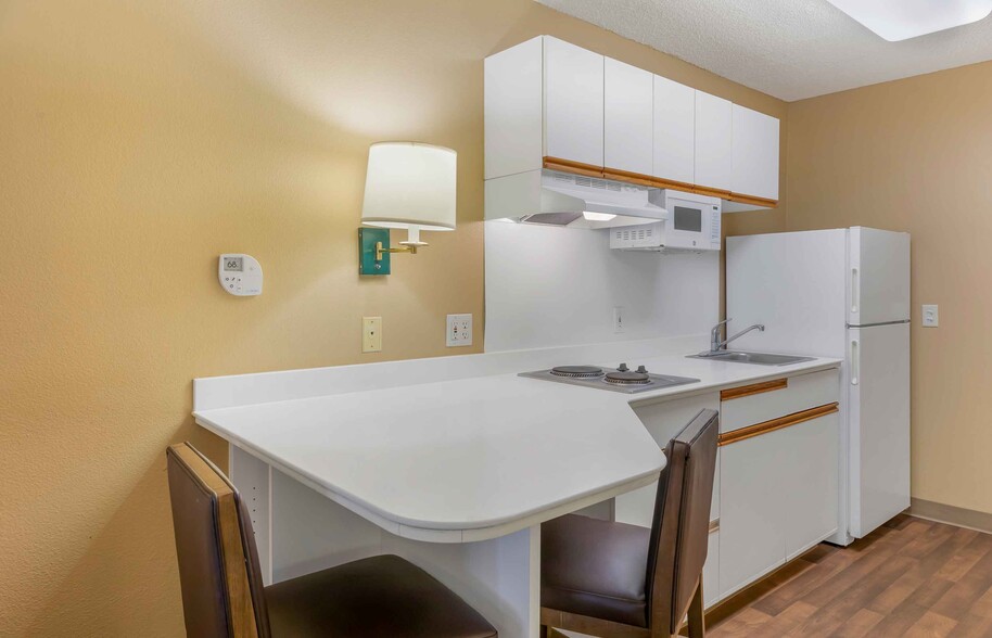 Building Photo - Furnished Studio-Detroit - Auburn Hills - ...