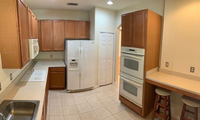 Building Photo - 3bed / 2.5 bath, 2-story townhome with 2-car garage in Avalon Park