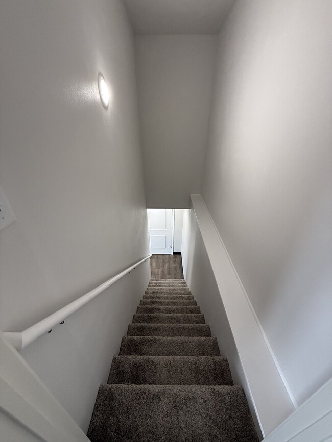 Building Photo - 4BR Basement Home