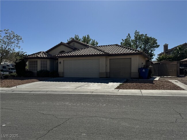 Primary Photo - 5017 Vista Loma Way