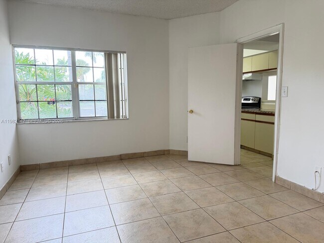 Building Photo - 680 Cypress Club Way