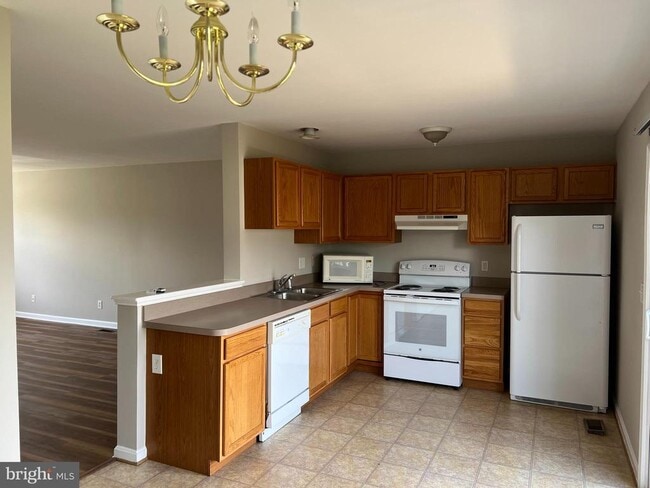 Building Photo - 868 Aztec Dr
