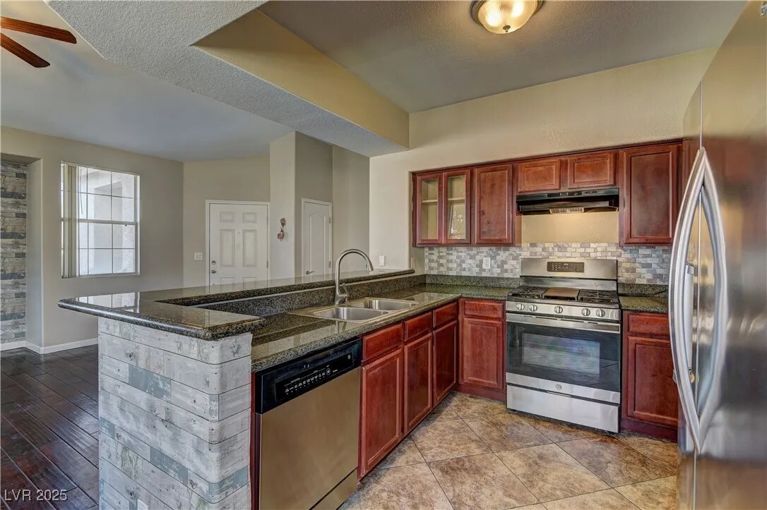 Building Photo - 1621 Queen Victoria St