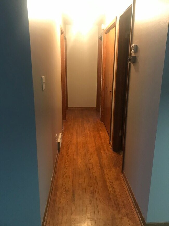 Building Photo - 3 Bedroom, 1.5 Bath - Single Family home in Baxter