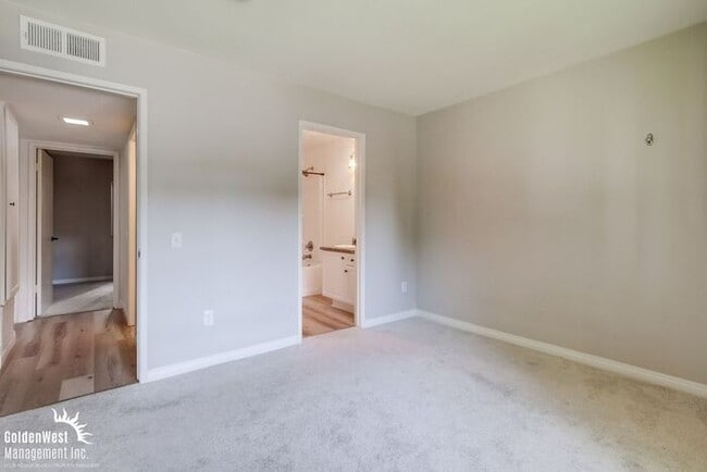 Building Photo - Stylish 2Bdm 1Ba Condo in the Waterbridge ...