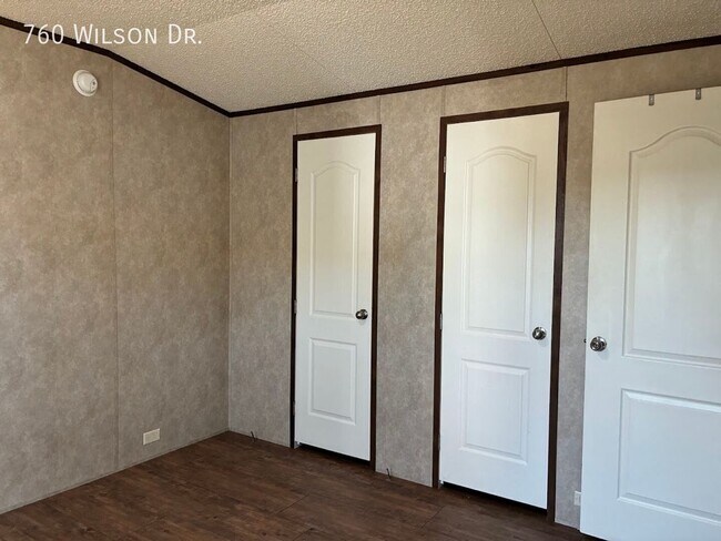 Building Photo - 760 Wilson Dr