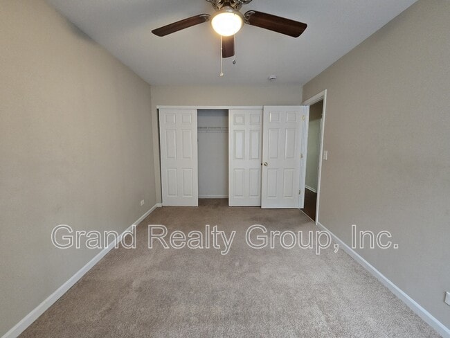 Building Photo - 250 W Whispering Oaks Ln