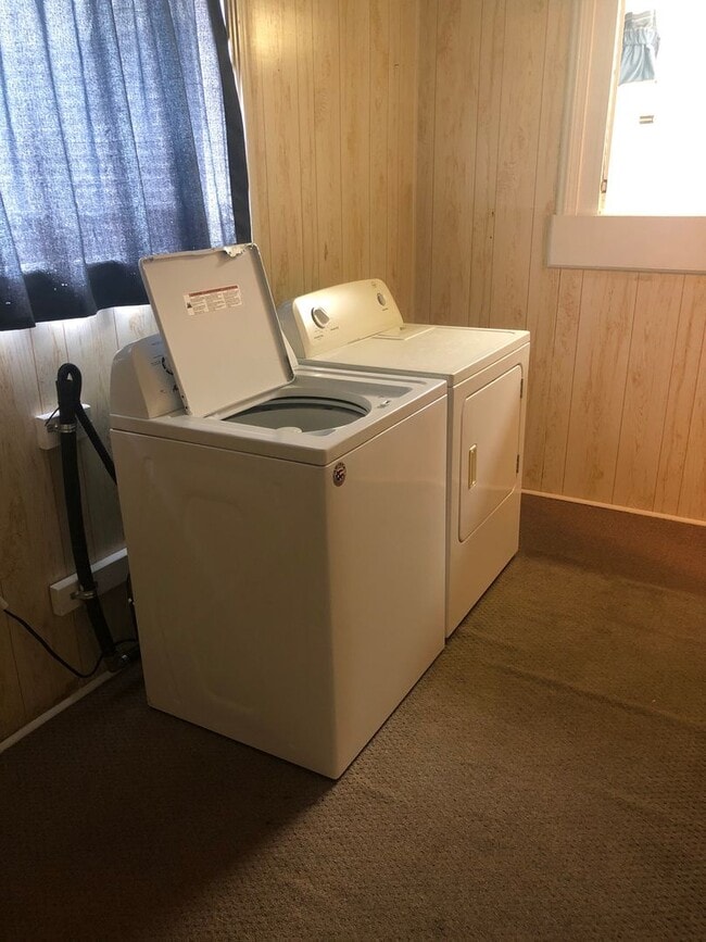 Building Photo - 3 Bedroom, 1.5 Bath Home near Furman Unive...