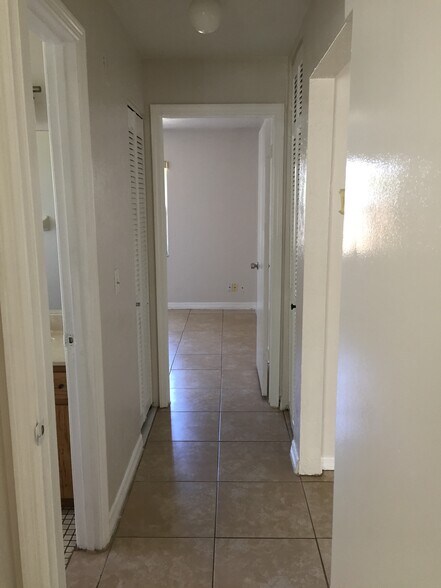 Building Photo - 415 Fox Pl