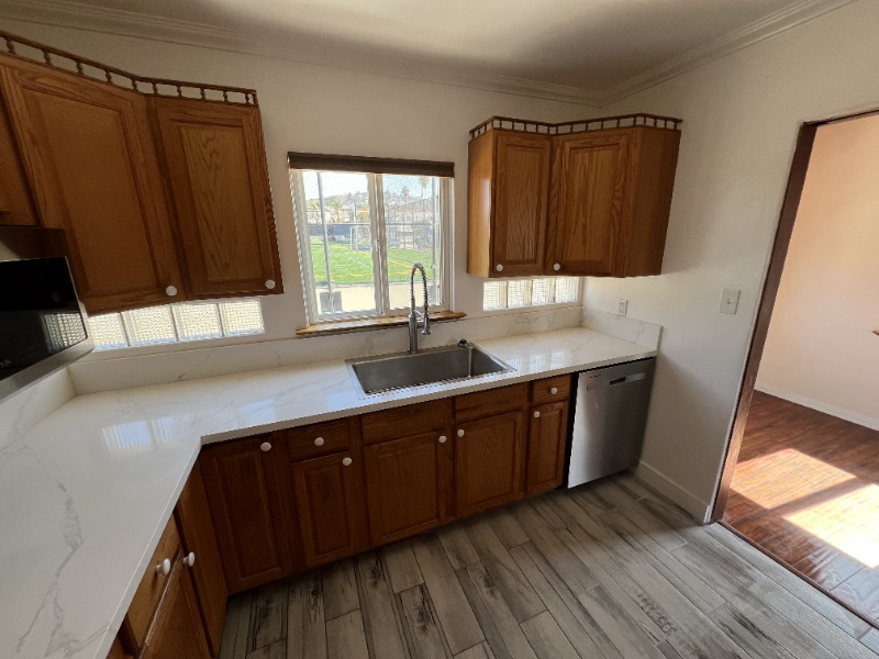 Building Photo - 7545 La Jolla Blvd