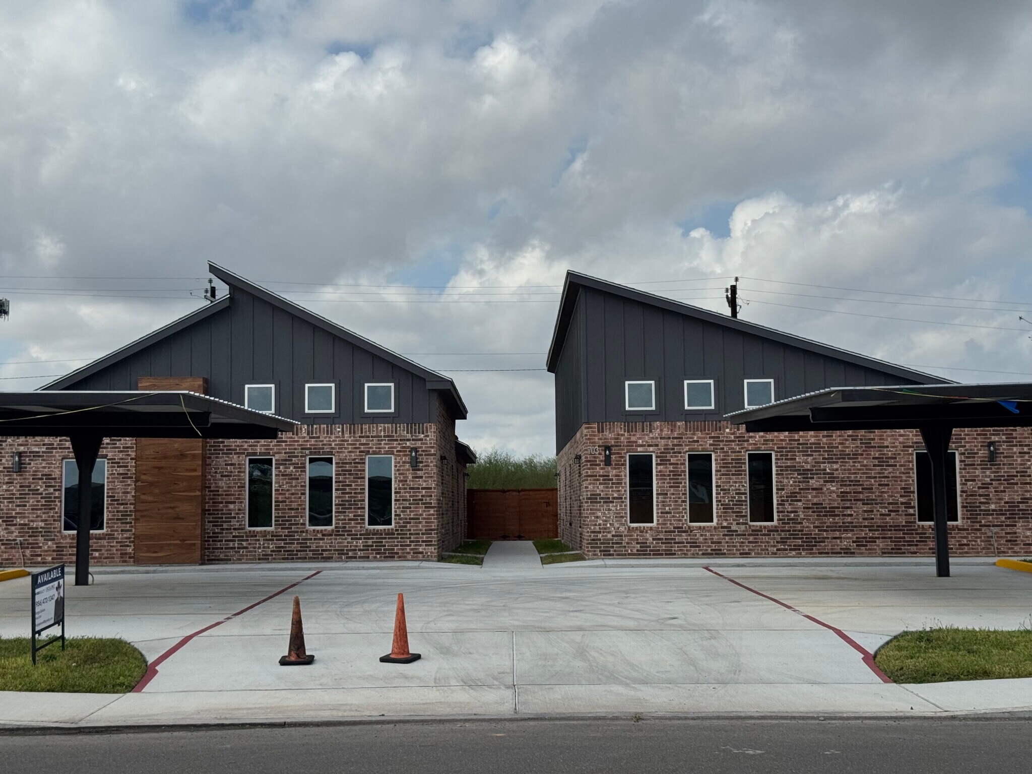 Building Photo - 703 Pedro St