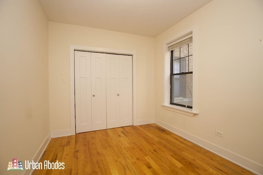 Building Photo - 1446 W Byron St