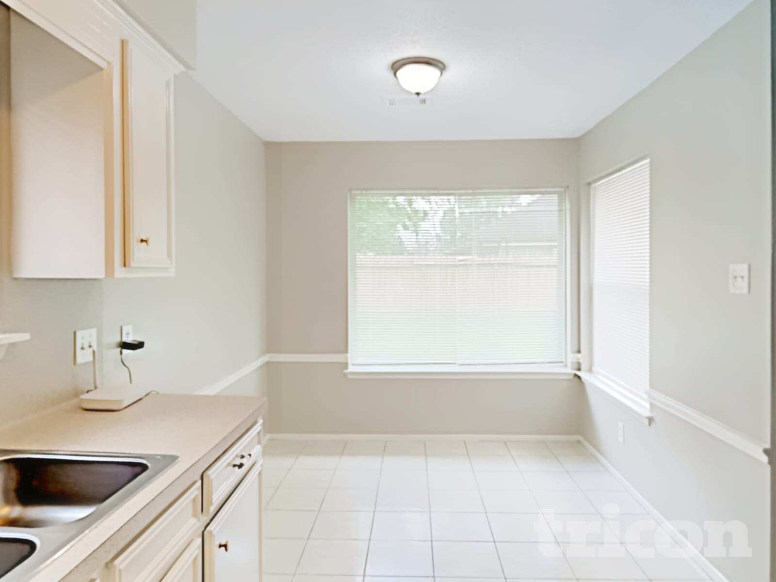 Building Photo - 1110 Poppets Way