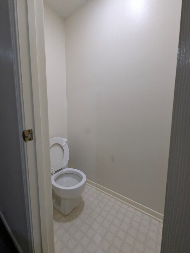 Building Photo - 827 Coral Tree Pl