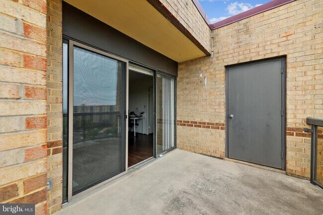 Building Photo - 8370 Greensboro Dr