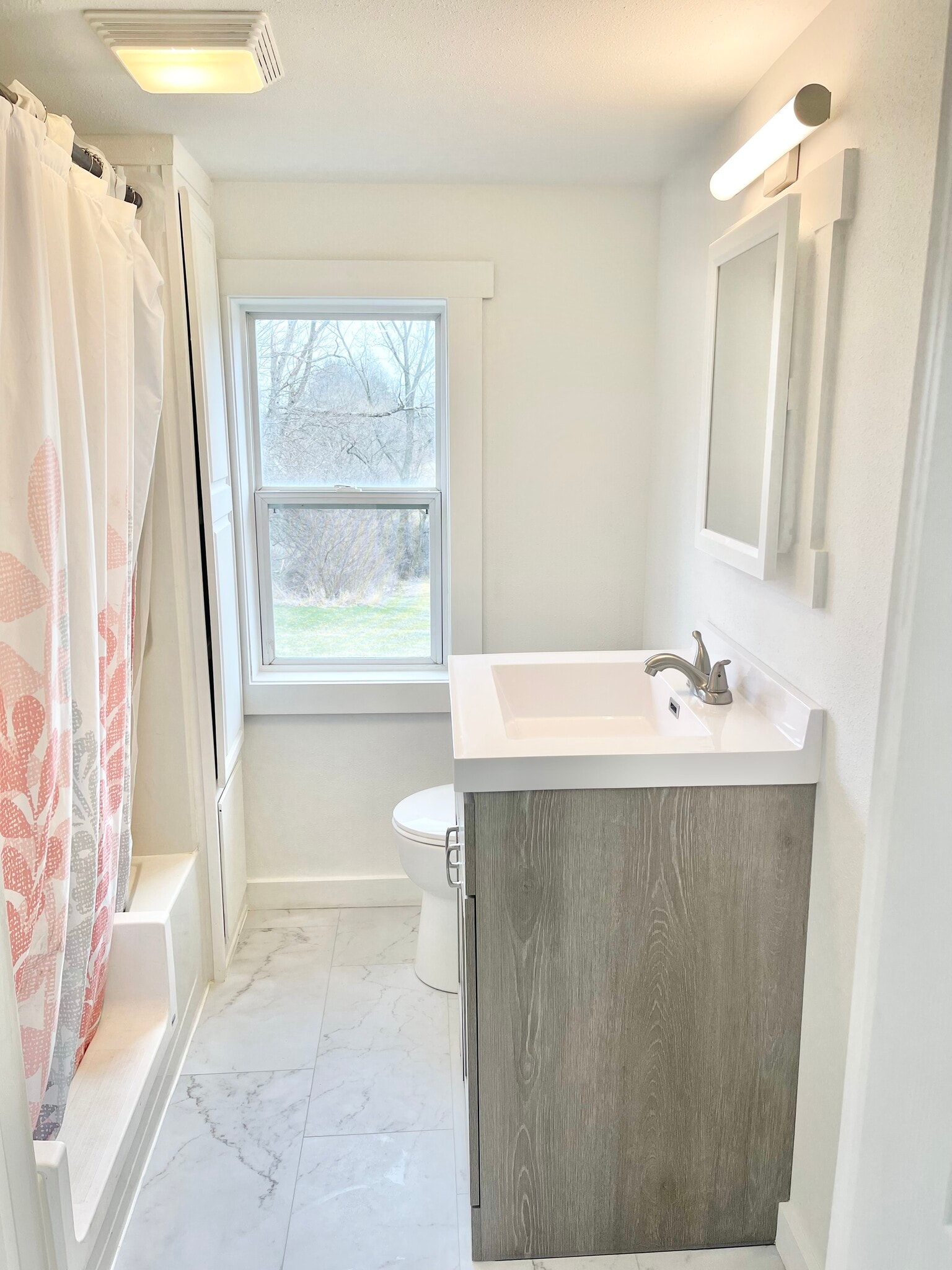 Building Photo - 210 Main St