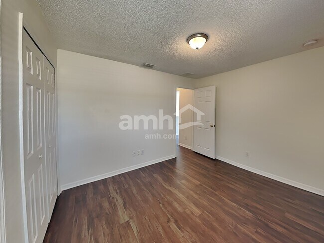 Building Photo - 1037 Sandhill St