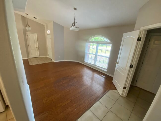 Building Photo - 6568 Fern St