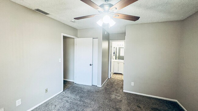 Building Photo - Updated 2 Bed/2 Bath Condo at Baseline Rd ...