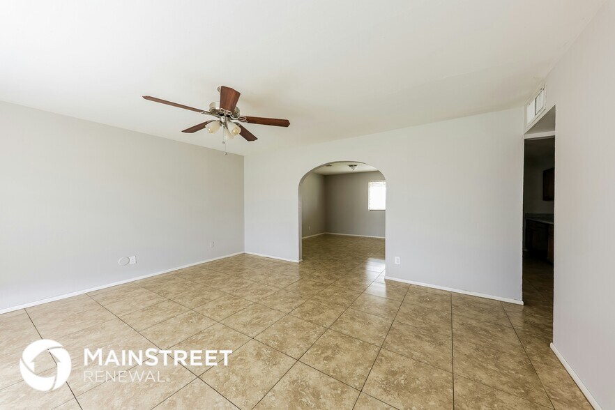 Building Photo - 3807 W Solar Dr