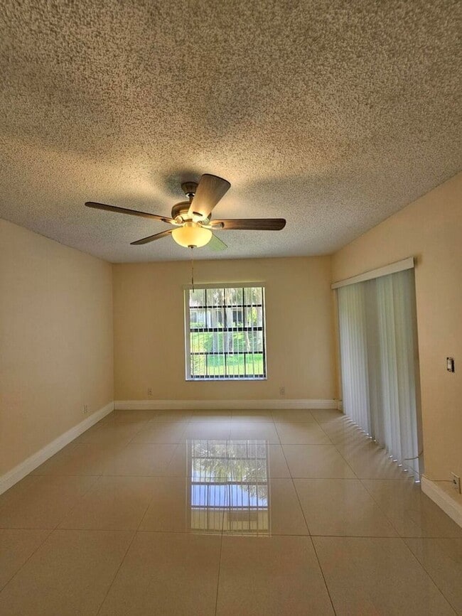 Building Photo - 480 Hardwood Pl