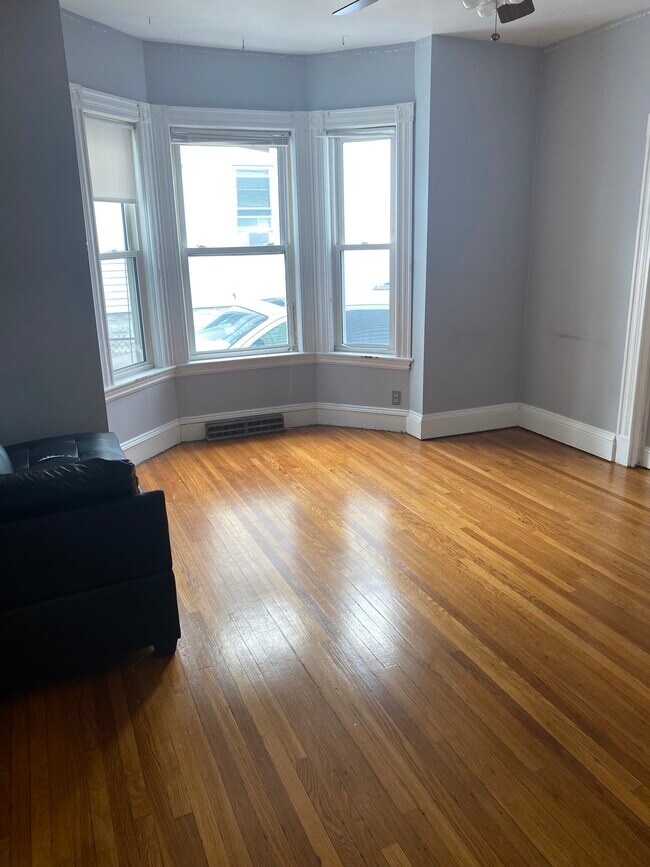 Building Photo - 71 Milton Ave