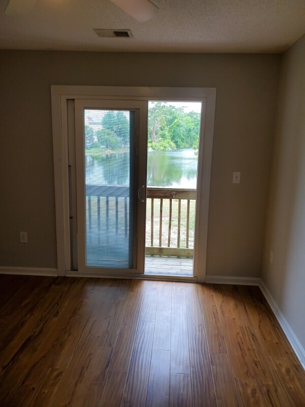 Building Photo - 501 Pinewood Rd