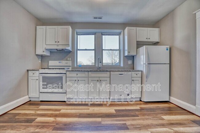 Building Photo - 2110 Taylor Ave