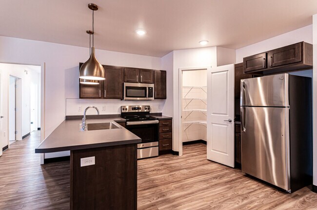 Building Photo - The View Apartments