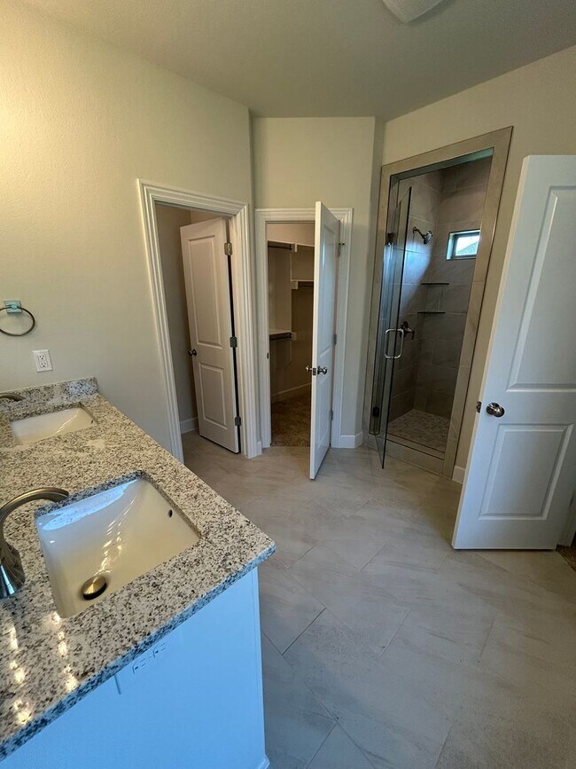 Building Photo - Beautiful Bentonville Home! 4 Bedrooms, 2....
