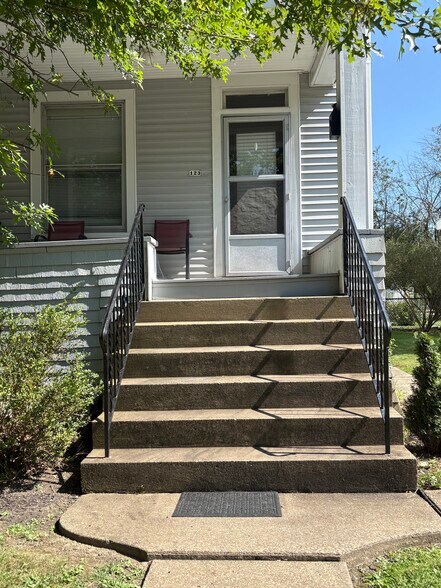 Building Photo - 123 Elm St