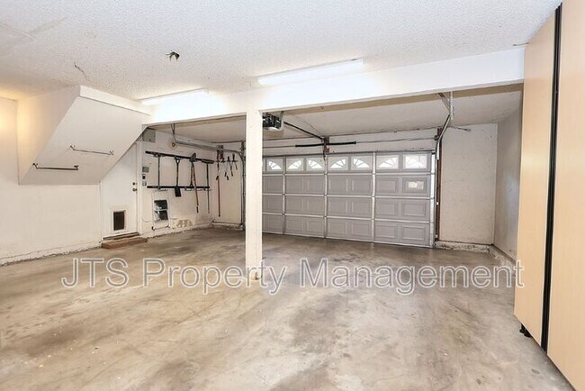 Building Photo - 9529 Lake Natoma Dr