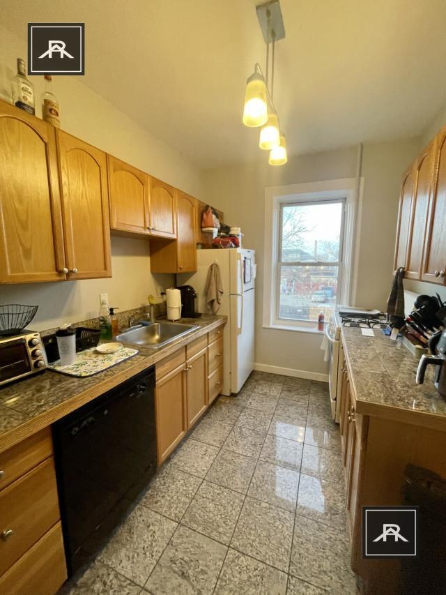 Primary Photo - 4 bedroom in Allston MA 02134