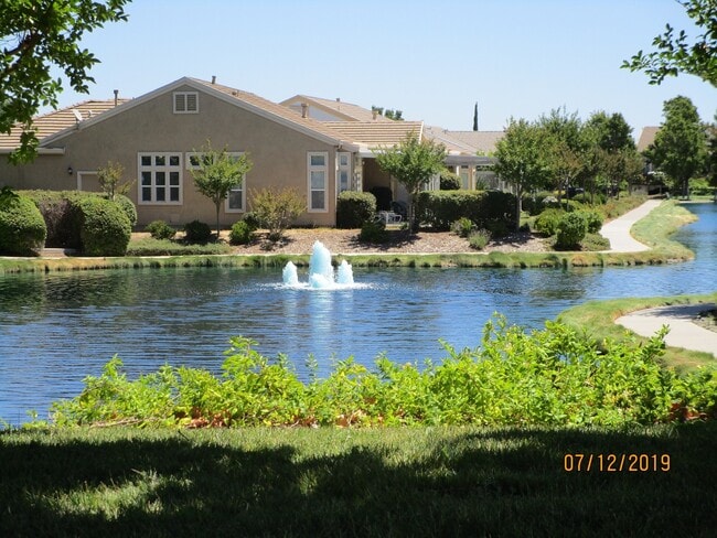 Building Photo - 451 Edgewood Dr