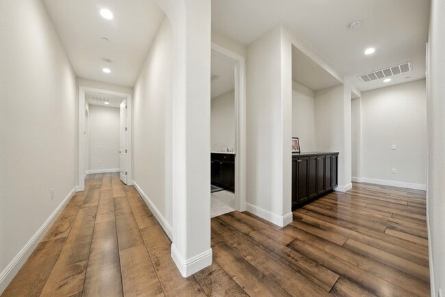Building Photo - 201 Corriedale Ct