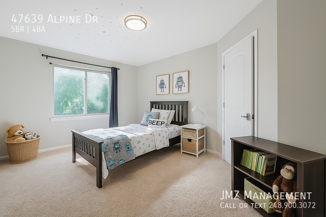 Building Photo - 47639 Alpine Dr