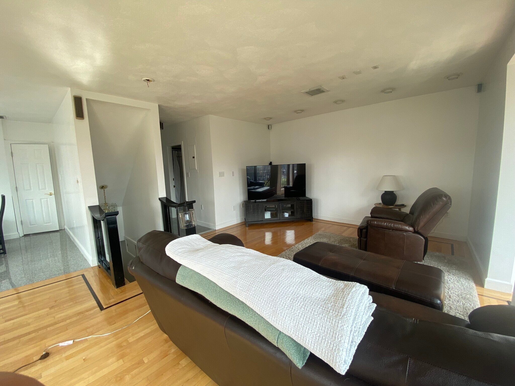 Building Photo - 21 Snow Hill St