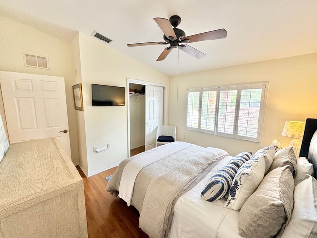 Building Photo - ** FALLING WATERS ** 2 BED / 2 BATH - COND...