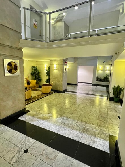 Lobby - 876 Curtis St