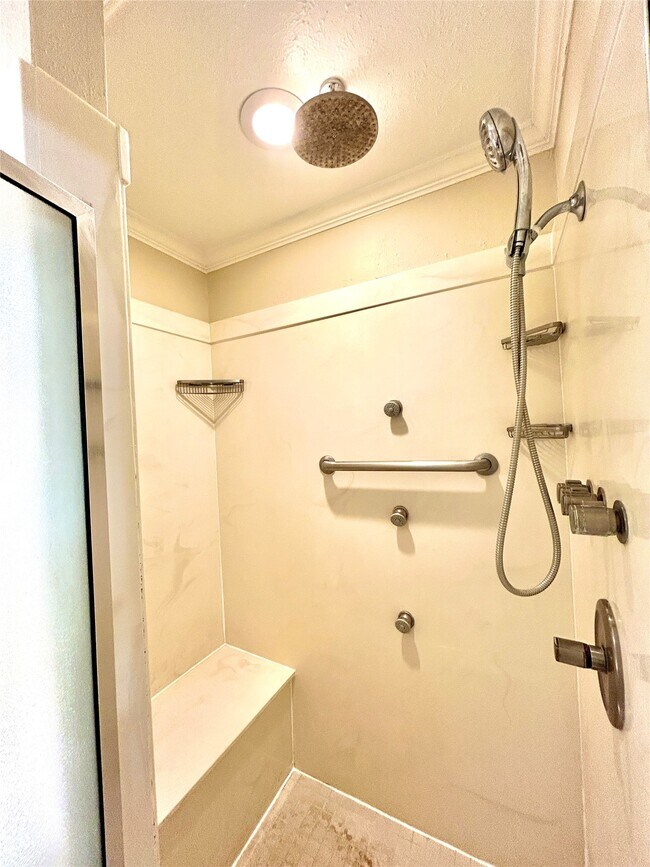 Building Photo - 5022 Darnell St