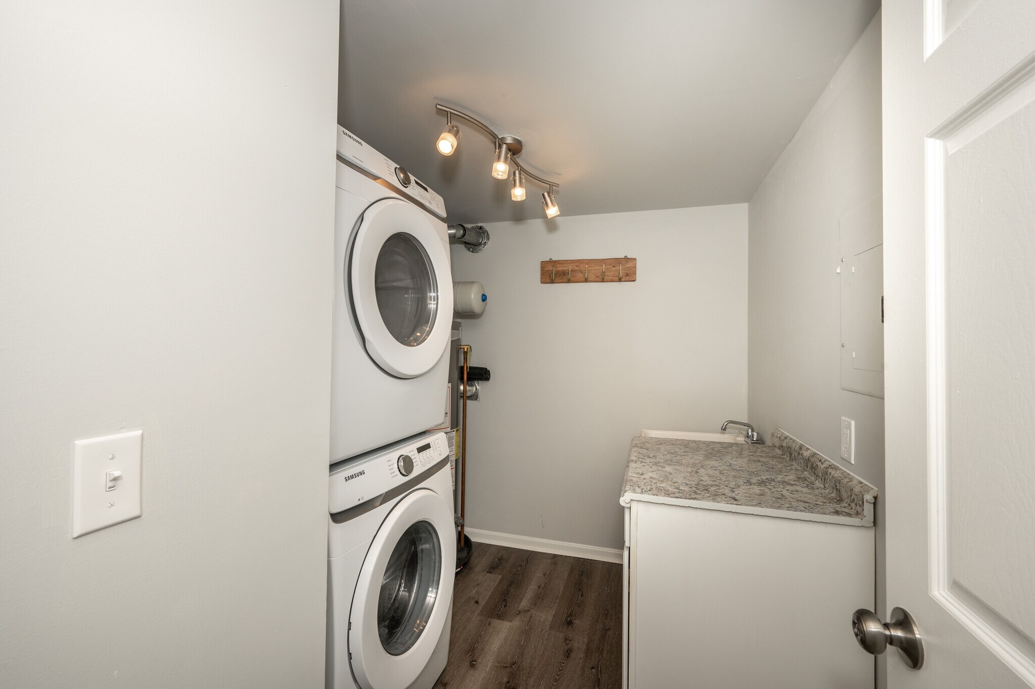 Building Photo - 726 Madison Ave