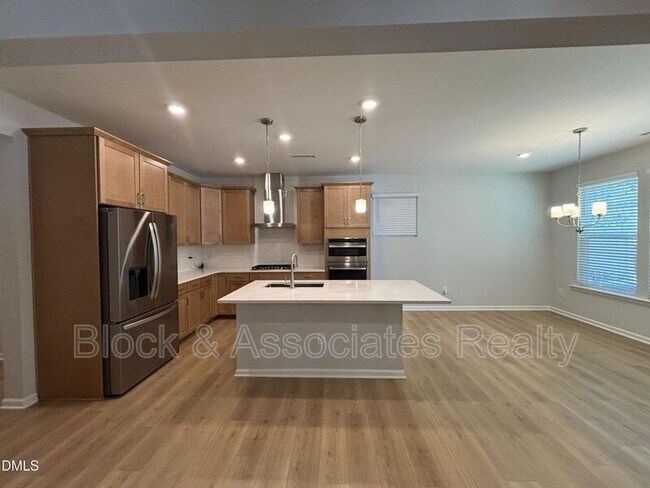 Building Photo - 2105 Goudy Dr