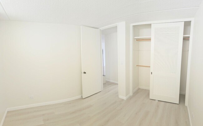 Building Photo - Stunning Newly Renovated 2BR/2BA Condo in Waikiki with Ocean & Mountain Views