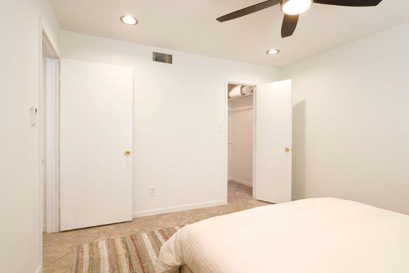 Building Photo - 7431 Holly Hill Dr