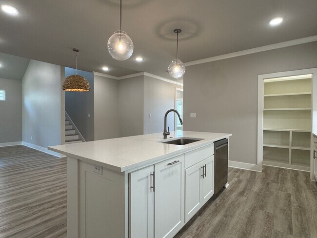 Building Photo - 7110 Alexander Dr