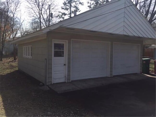 Building Photo - 8327 13th Ave S