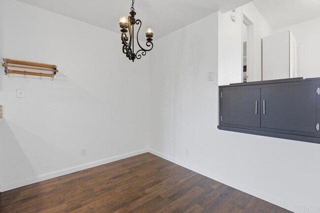 Building Photo - 2266 Grand Ave